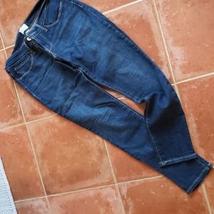 Levi skinny jeans bold curve size 6/28